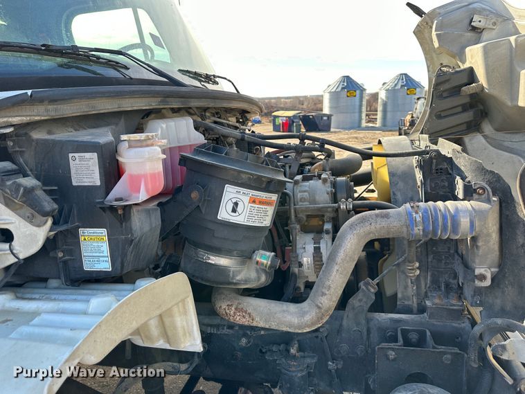 image for item DR6065 2007 Freightliner Business Class M2  truck cab and chassis