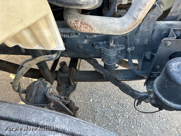 image for item DR6065 2007 Freightliner Business Class M2  truck cab and chassis