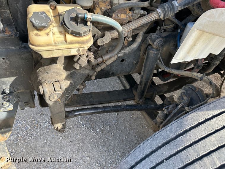 image for item DR6065 2007 Freightliner Business Class M2  truck cab and chassis