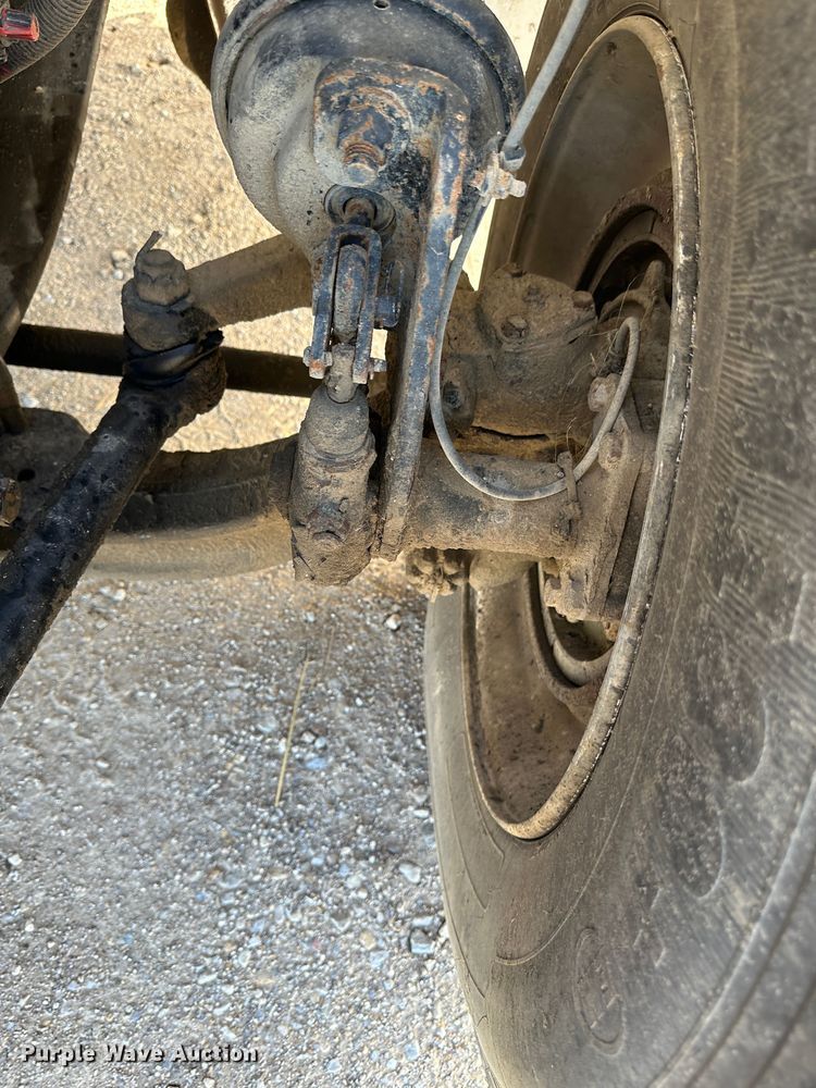 image for item DR6065 2007 Freightliner Business Class M2  truck cab and chassis