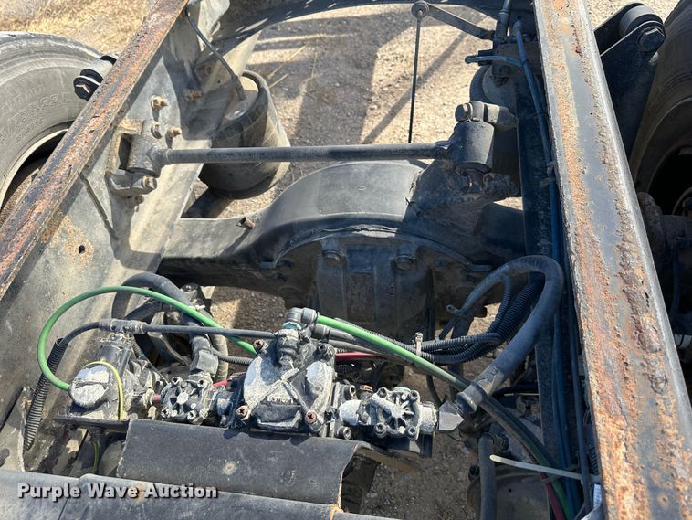 image for item DR6065 2007 Freightliner Business Class M2  truck cab and chassis