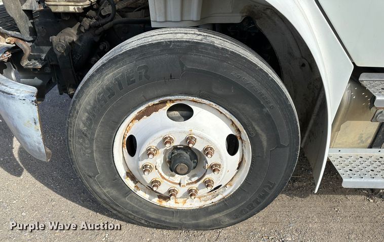 image for item DR6065 2007 Freightliner Business Class M2  truck cab and chassis