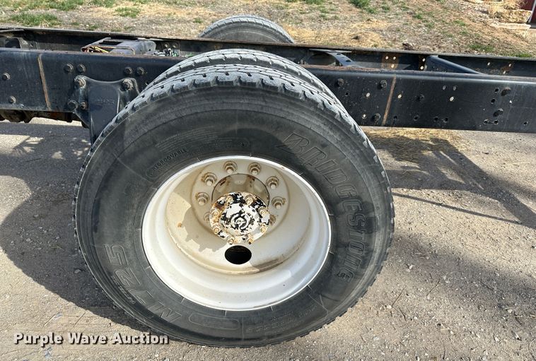 image for item DR6065 2007 Freightliner Business Class M2  truck cab and chassis