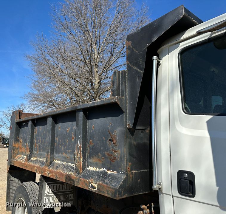 image for item DR6078 1998 Freightliner FL70  dump truck
