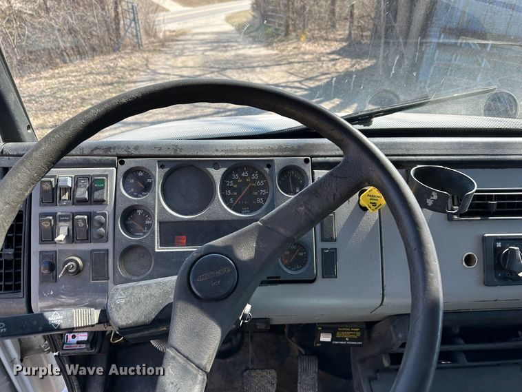 image for item DR6078 1998 Freightliner FL70  dump truck