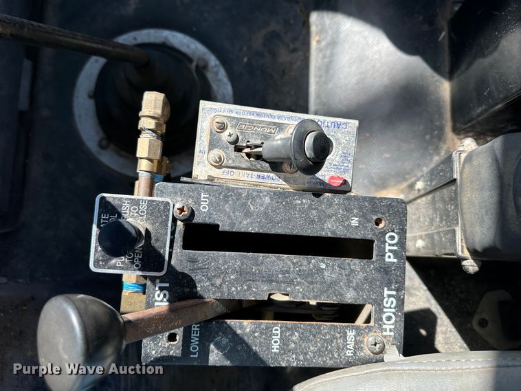 image for item DR6078 1998 Freightliner FL70  dump truck