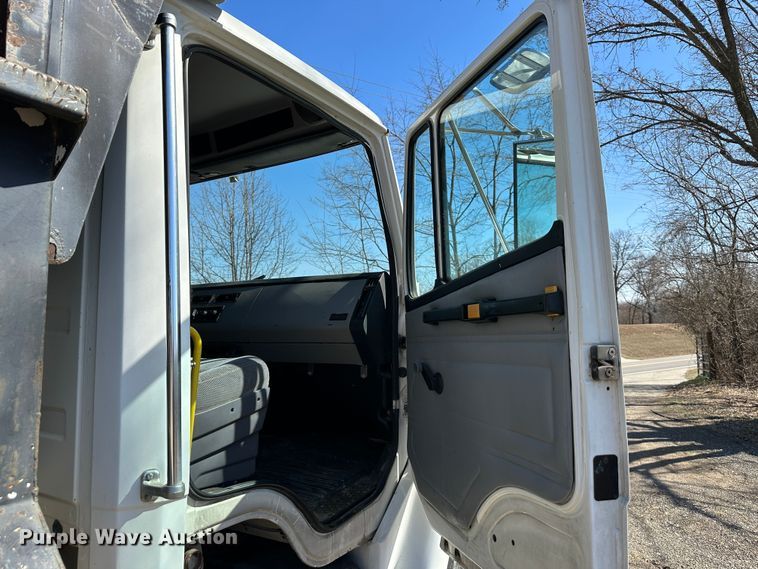 image for item DR6078 1998 Freightliner FL70  dump truck