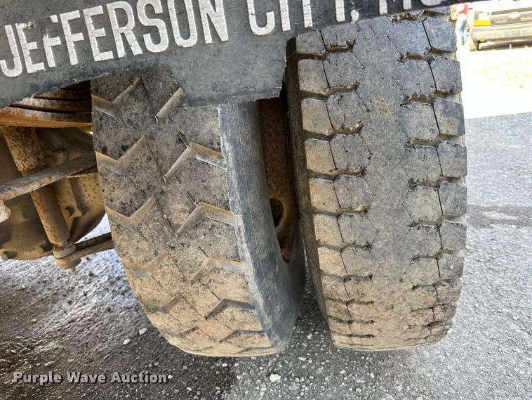 image for item DR6078 1998 Freightliner FL70  dump truck