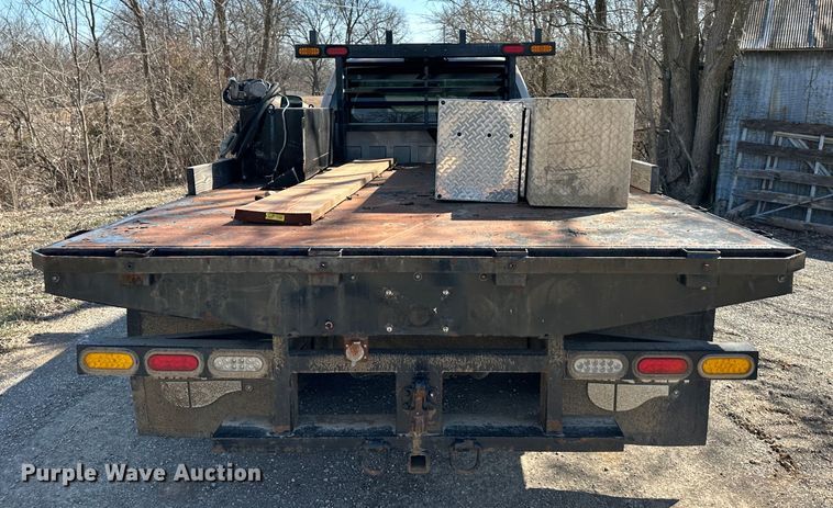 image for item DR6079 2004 GMC Sierra 3500  flatbed pickup truck