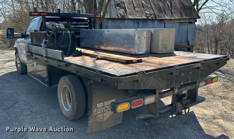 image for item DR6079 2004 GMC Sierra 3500  flatbed pickup truck