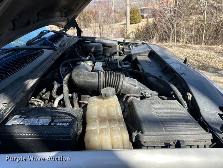 image for item DR6079 2004 GMC Sierra 3500  flatbed pickup truck