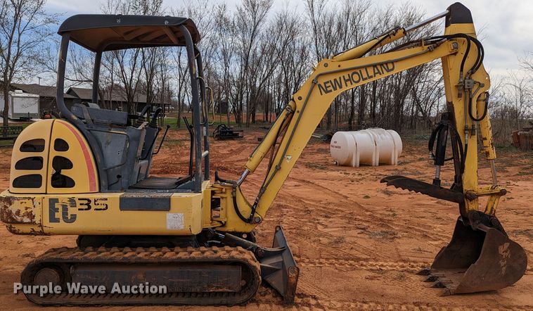 image for item DR6834 2001 New Holland EC35  mini excavator