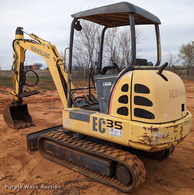 image for item DR6834 2001 New Holland EC35  mini excavator