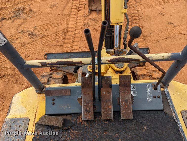 image for item DR6834 2001 New Holland EC35  mini excavator