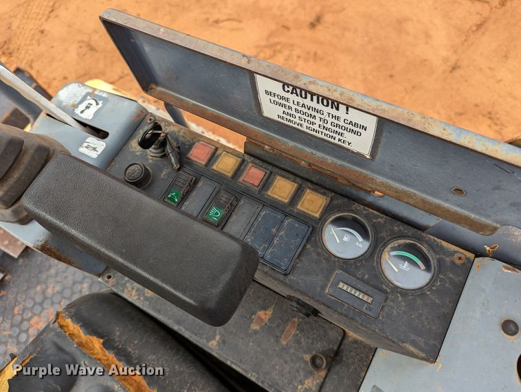 image for item DR6834 2001 New Holland EC35  mini excavator