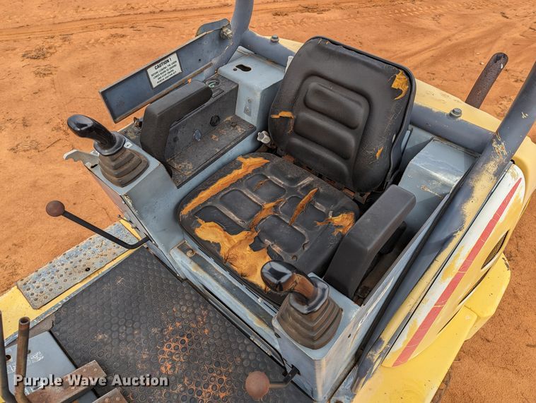 image for item DR6834 2001 New Holland EC35  mini excavator