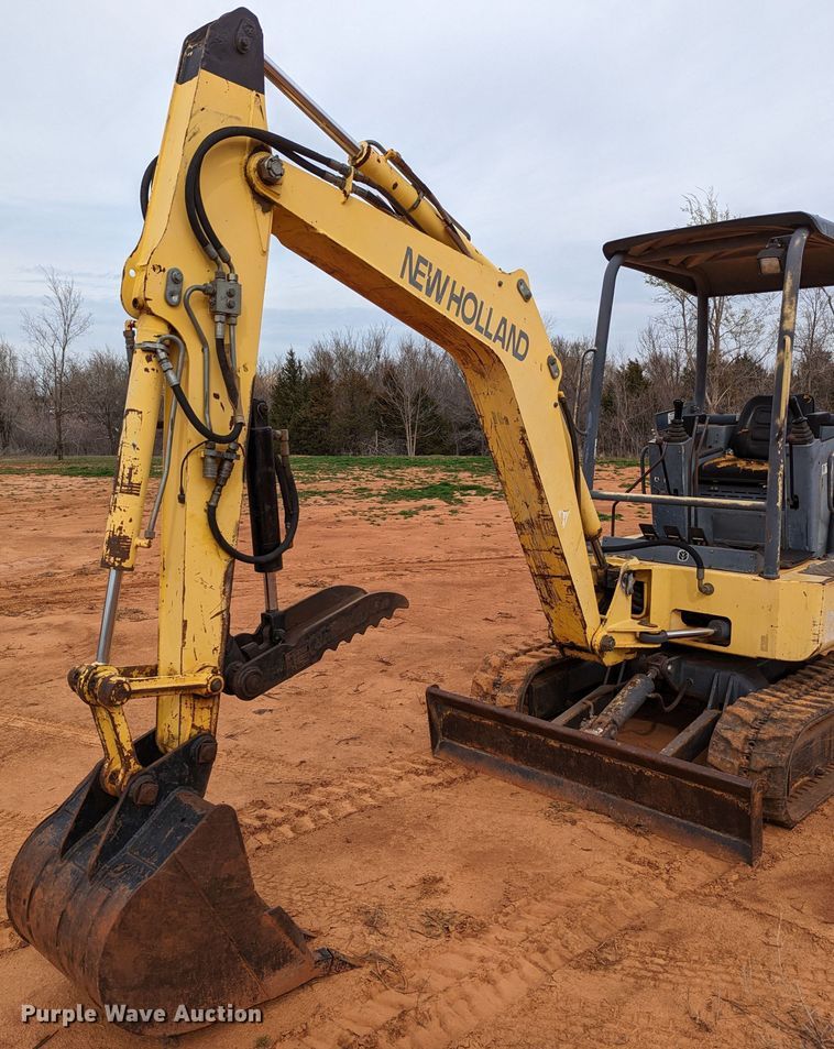image for item DR6834 2001 New Holland EC35  mini excavator