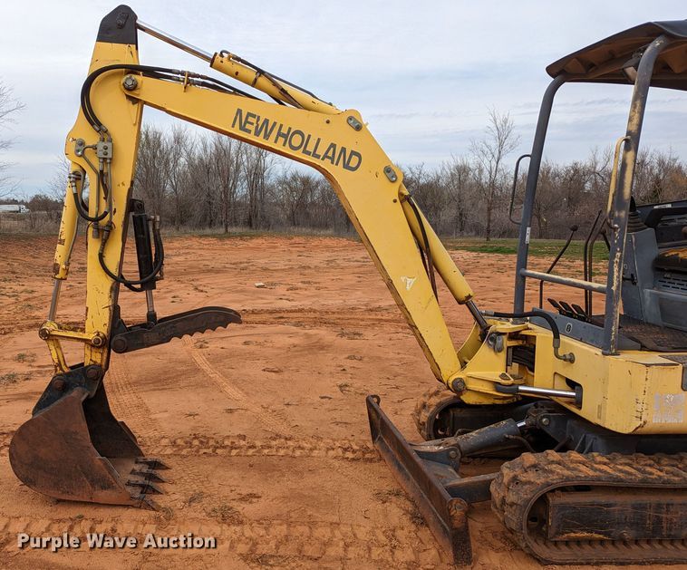 image for item DR6834 2001 New Holland EC35  mini excavator