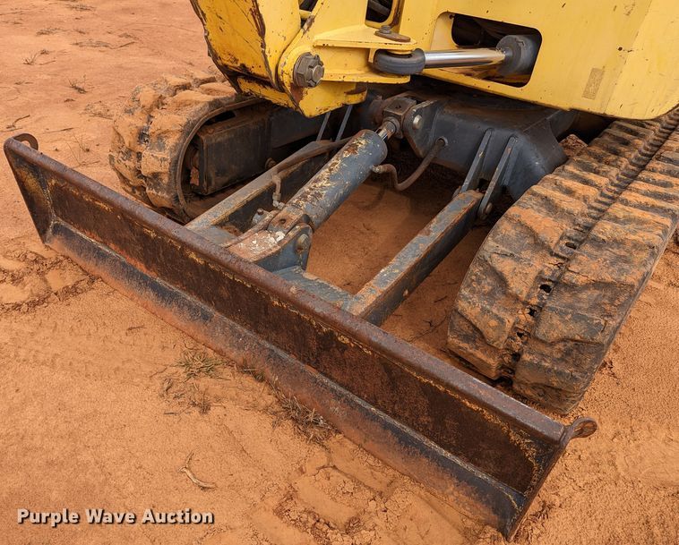 image for item DR6834 2001 New Holland EC35  mini excavator