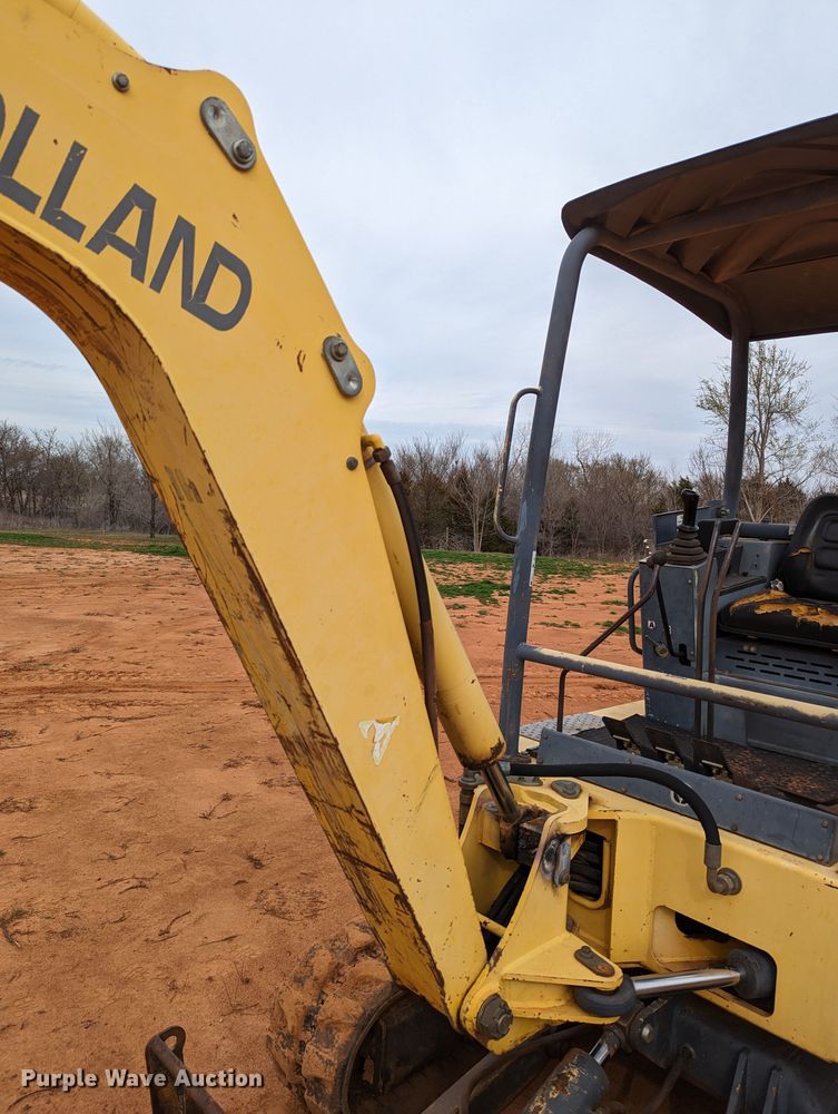 image for item DR6834 2001 New Holland EC35  mini excavator