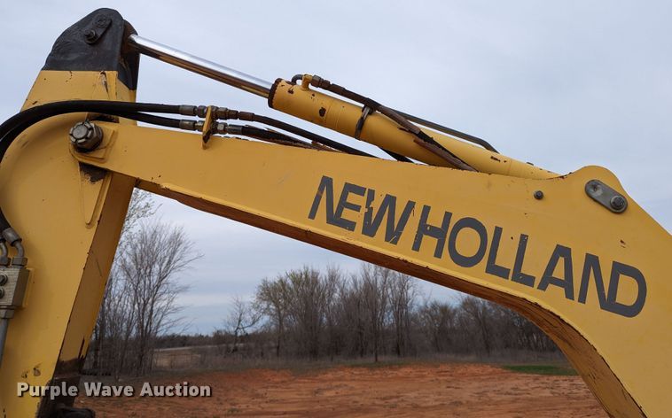 image for item DR6834 2001 New Holland EC35  mini excavator