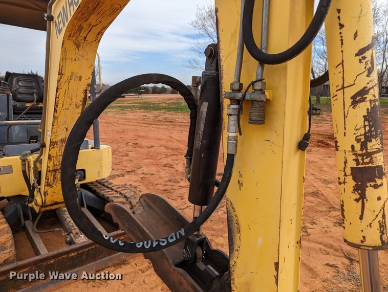 image for item DR6834 2001 New Holland EC35  mini excavator