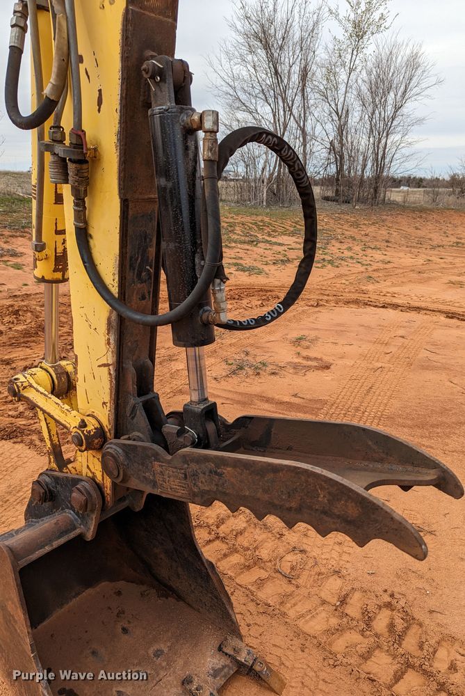 image for item DR6834 2001 New Holland EC35  mini excavator