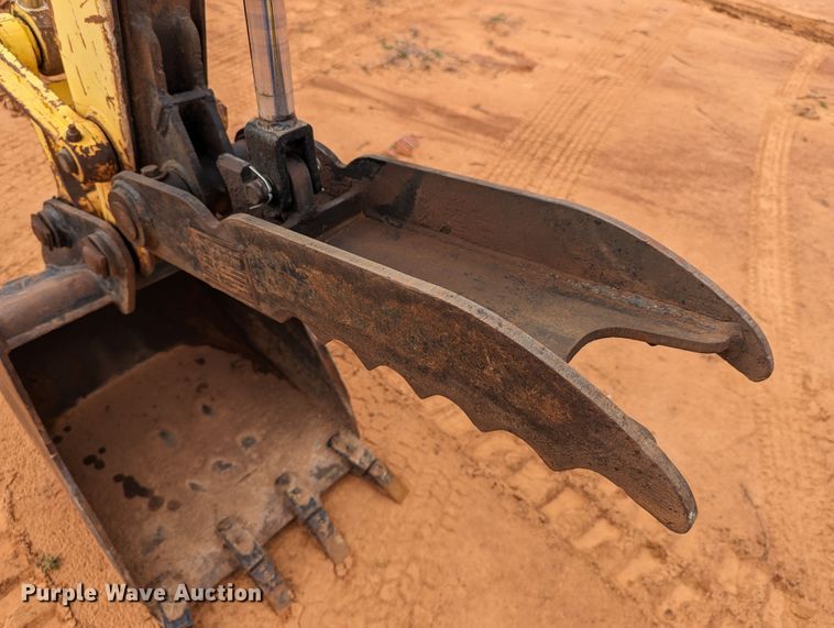 image for item DR6834 2001 New Holland EC35  mini excavator