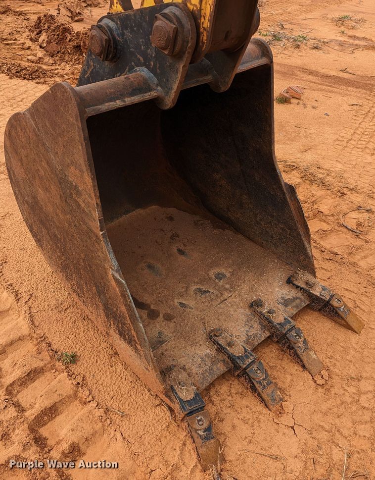 image for item DR6834 2001 New Holland EC35  mini excavator