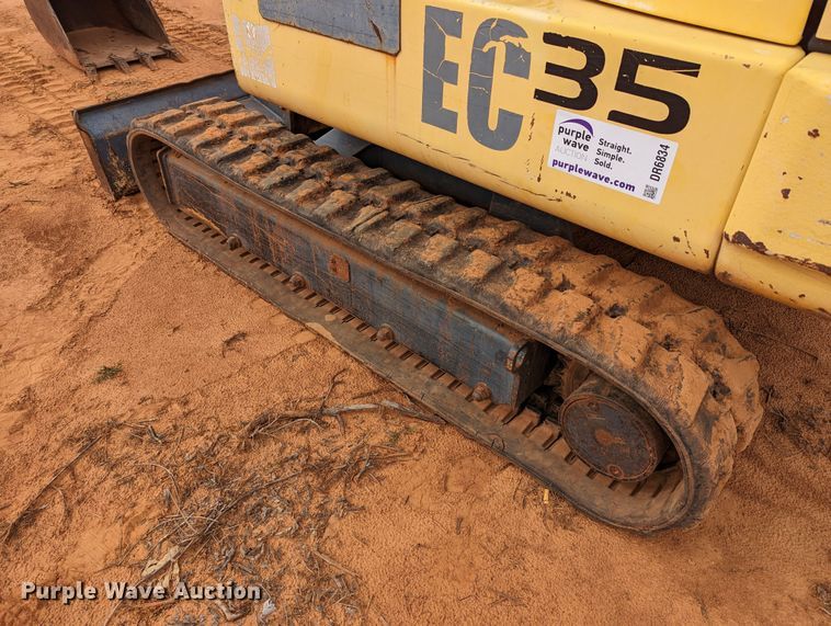 image for item DR6834 2001 New Holland EC35  mini excavator