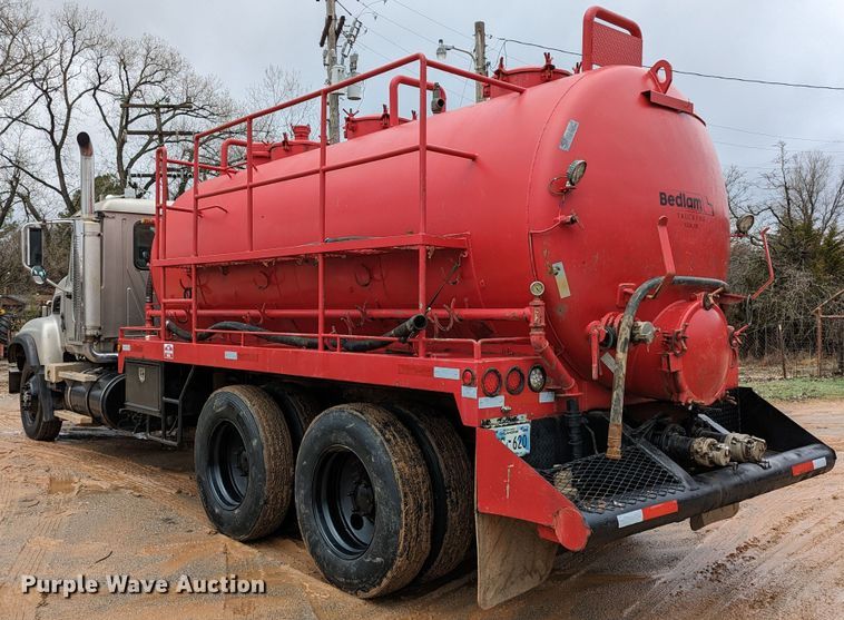 image for item DR6843 2004 Mack Granite CV713  vacuum truck