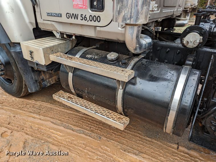 image for item DR6843 2004 Mack Granite CV713  vacuum truck