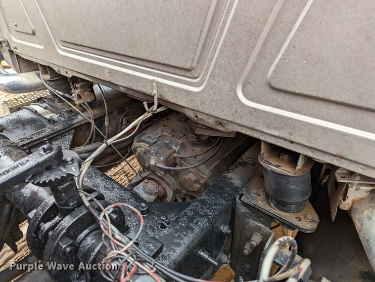 image for item DR6843 2004 Mack Granite CV713  vacuum truck