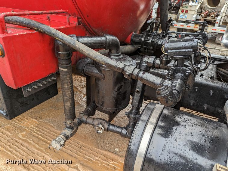 image for item DR6843 2004 Mack Granite CV713  vacuum truck