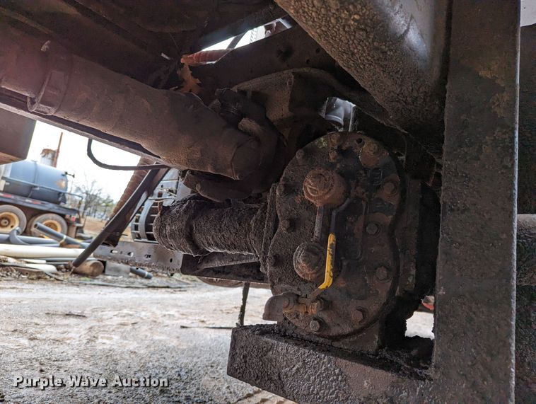 image for item DR6843 2004 Mack Granite CV713  vacuum truck