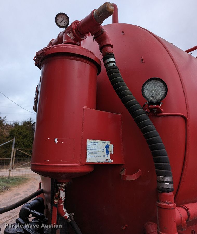 image for item DR6843 2004 Mack Granite CV713  vacuum truck