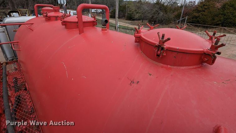 image for item DR6843 2004 Mack Granite CV713  vacuum truck