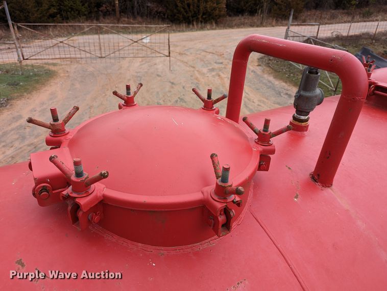 image for item DR6843 2004 Mack Granite CV713  vacuum truck