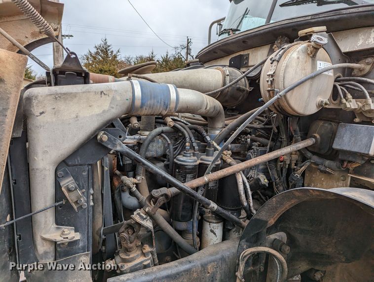 image for item DR6843 2004 Mack Granite CV713  vacuum truck