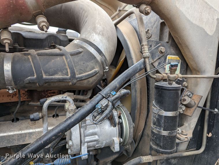 image for item DR6843 2004 Mack Granite CV713  vacuum truck