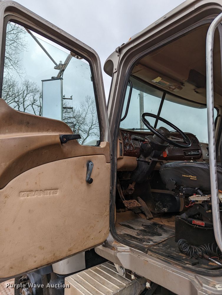 image for item DR6843 2004 Mack Granite CV713  vacuum truck