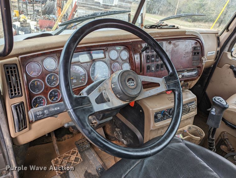 image for item DR6843 2004 Mack Granite CV713  vacuum truck