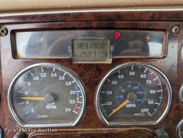 image for item DR6843 2004 Mack Granite CV713  vacuum truck