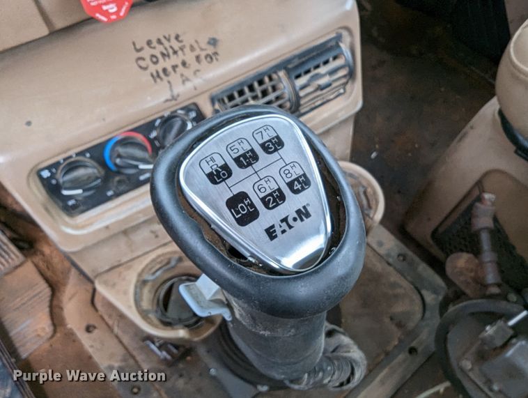 image for item DR6843 2004 Mack Granite CV713  vacuum truck