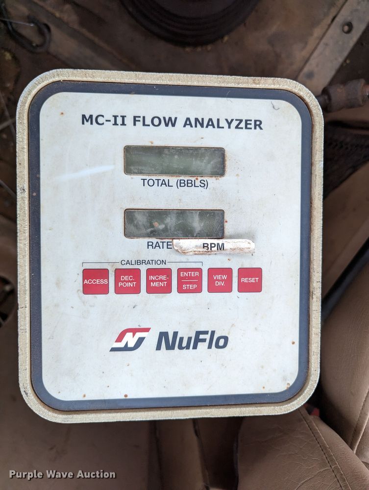 image for item DR6843 2004 Mack Granite CV713  vacuum truck