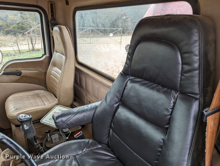 image for item DR6843 2004 Mack Granite CV713  vacuum truck