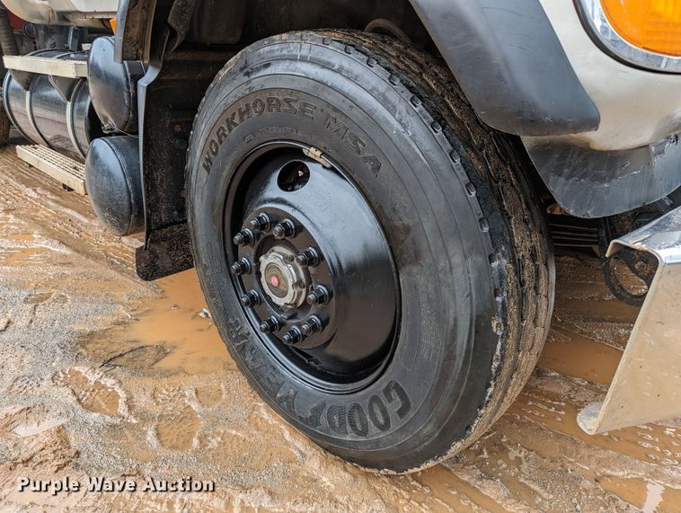 image for item DR6843 2004 Mack Granite CV713  vacuum truck