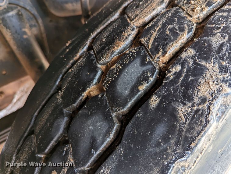 image for item DR6843 2004 Mack Granite CV713  vacuum truck