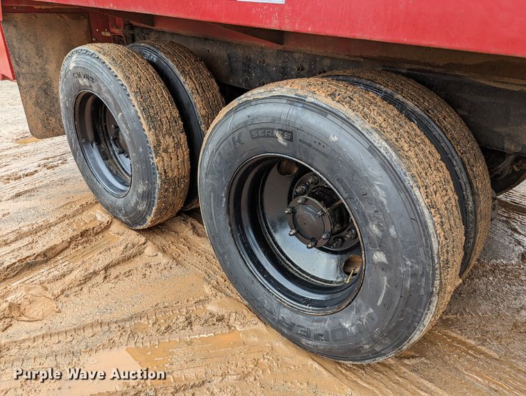 image for item DR6843 2004 Mack Granite CV713  vacuum truck