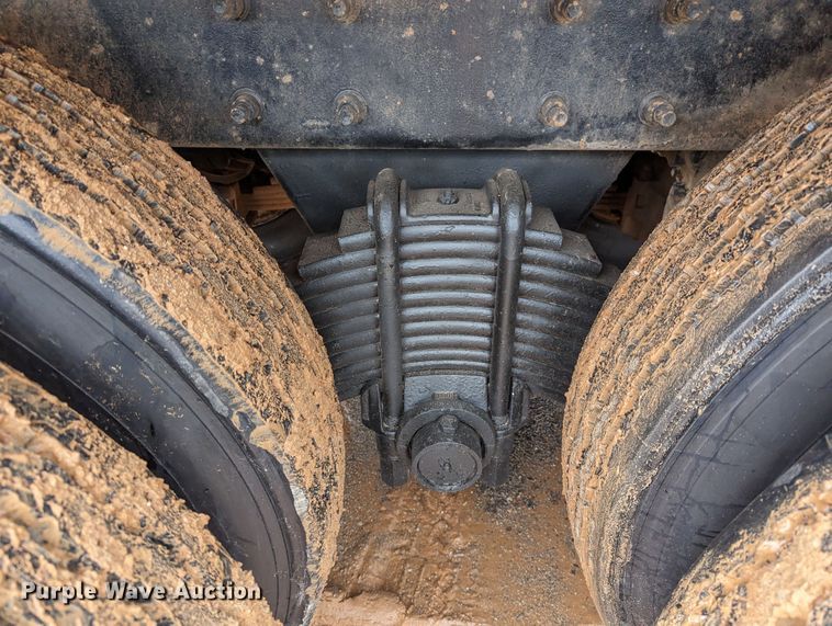 image for item DR6843 2004 Mack Granite CV713  vacuum truck